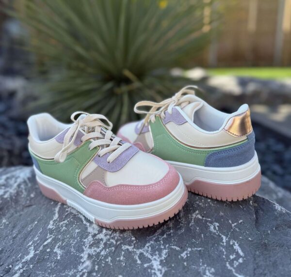 Sneaker